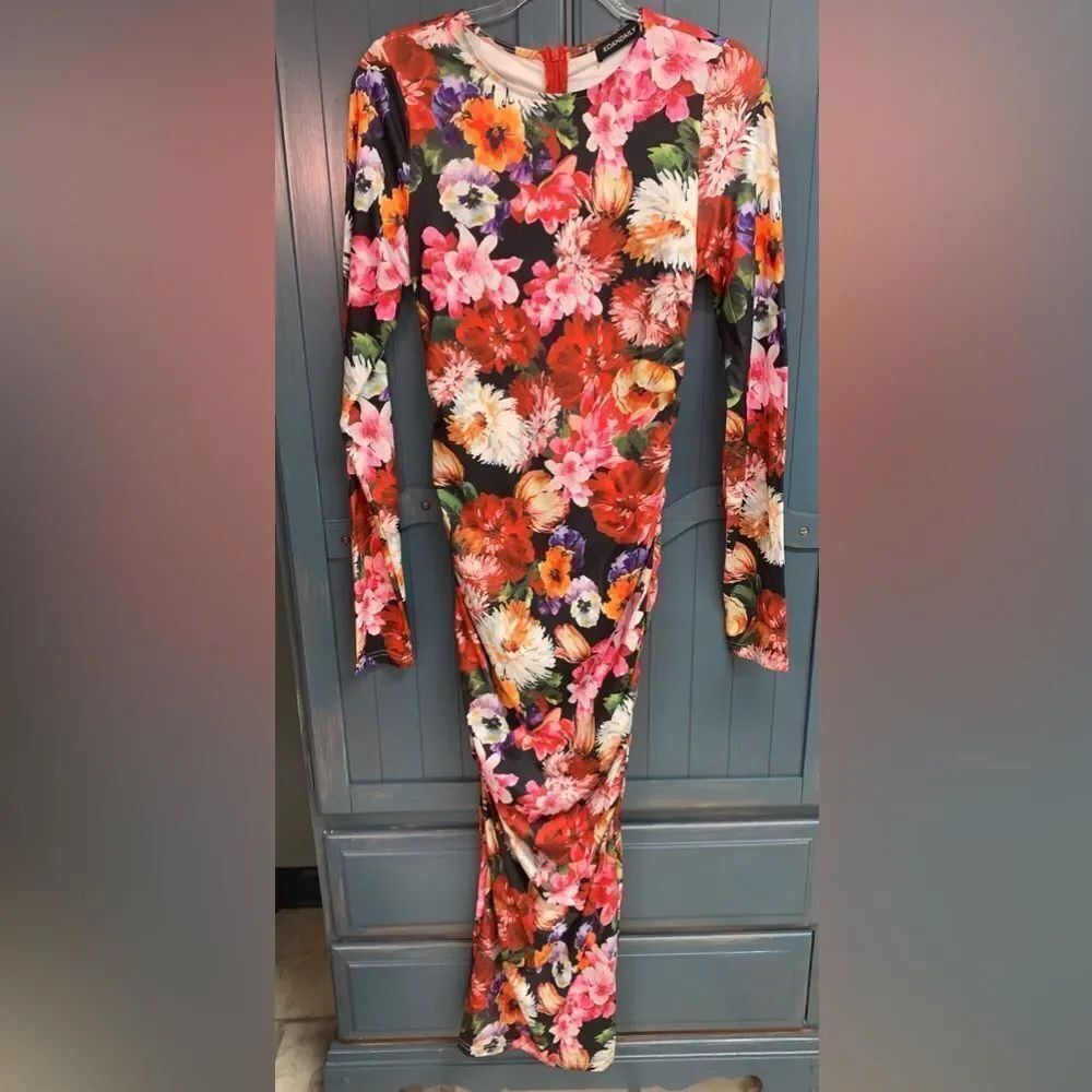 NWT! Beautiful Floral Dress